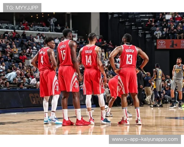 关键球顶着两人命中，全队跪着庆祝